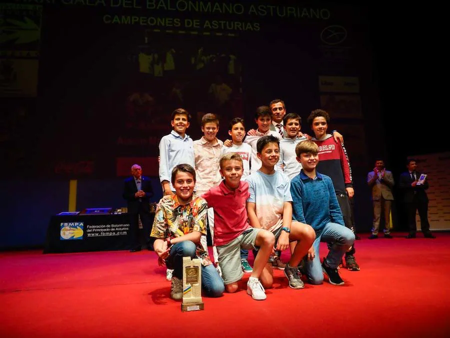 Fue una jornada para el reconocimiento a los jugadores y aquellas personas que durante toda la temporada trabajan por y para el balonmano asturiano