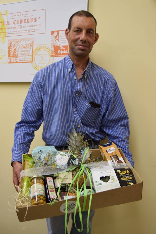 Para celebrar el Día Mundial de Medio Ambiente, EL COMERCIO, en colaboración con EMULSA Gijón y Gijón Impulsa, celebró el juego Green Week Asturias 2019 en el que los lectores pudieron demostrar sus conocimientos sobre economía circular y medio ambiente. Fueron muchos los que completaron el cuestionario con éxito. Y un sorteo ante notario, el que, finalmente, decidió el nombre de los diez de una cesta de productos ecológicos