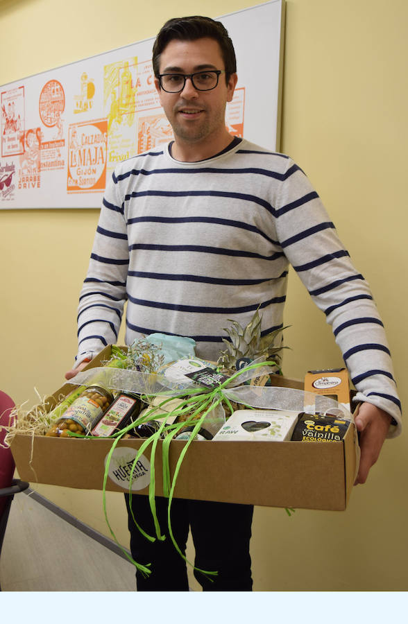 Para celebrar el Día Mundial de Medio Ambiente, EL COMERCIO, en colaboración con EMULSA Gijón y Gijón Impulsa, celebró el juego Green Week Asturias 2019 en el que los lectores pudieron demostrar sus conocimientos sobre economía circular y medio ambiente. Fueron muchos los que completaron el cuestionario con éxito. Y un sorteo ante notario, el que, finalmente, decidió el nombre de los diez de una cesta de productos ecológicos