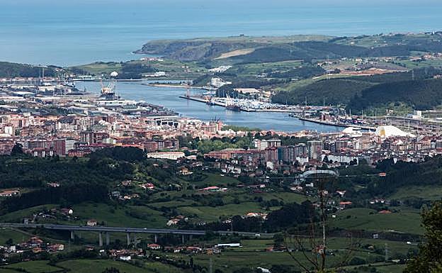 Vistas de Avilés desde la cima.