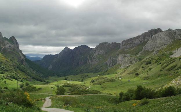 El camino en el Valle del Lago.