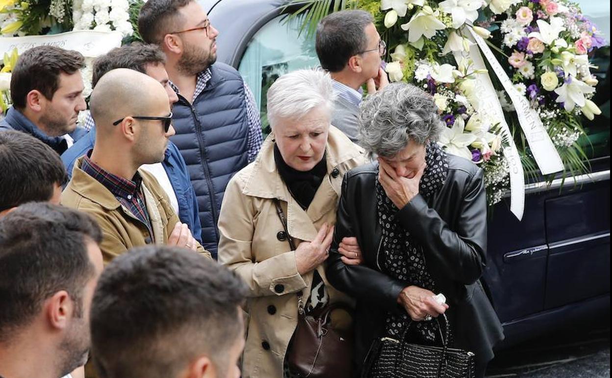 Funeral de David Carragal celebrado ayer en Cudillero. 