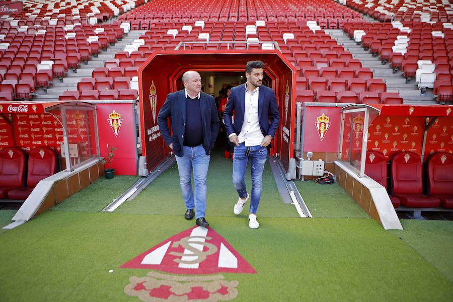 Arropado de su mujer, familia, compañeros y amigos, Canella se ha despedido esta tarde en El Molinón. Pone fin así a doce años con el primer equipo, en el que debutó en Tenerife el 15 de octubre del 2006, con 18 años, en el primero de sus 313 partidos como sportinguista 