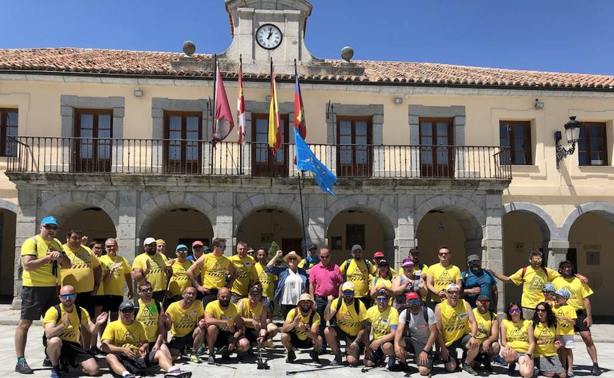 Foto de familia a la llegada de Villacastín (Segovia)