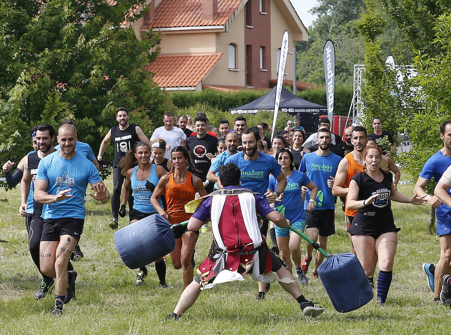 Veinticinco obstáculos de fuerza, habilidad y equilibrio en un circuito dispuesto en el parque de La Fresneda, en Siero. Así ha sido la tercera edición de la 'Gladiator Race', en la que han participado deportistas de todas las edades.