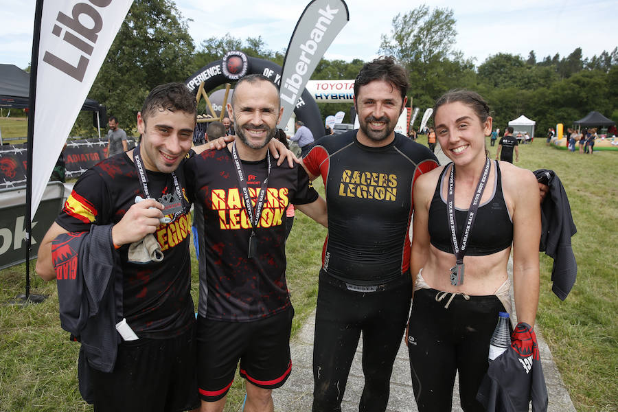 Veinticinco obstáculos de fuerza, habilidad y equilibrio en un circuito dispuesto en el parque de La Fresneda, en Siero. Así ha sido la tercera edición de la 'Gladiator Race', en la que han participado deportistas de todas las edades.