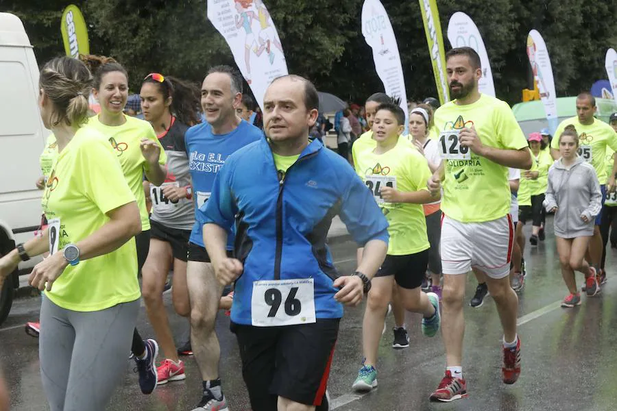 Decenas de corredores de todas las edades han participado en la III Carrera Solidaria La Serena disputada en el barrio gijonés de El Llano. Entre ellos, el exsportinguista Jony. La recaudación de este año se destinará a apoyar a la Asociación de Enfermos de Crohn y Colitis Ulcerosa del Principado de Asturias.