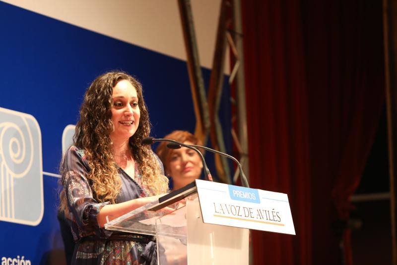 Los Premios de la Voz de Avilés distinguieron en su XVI edición al Grupo Baldajos, la atleta local Alba García, la Escuela de Artes y Oficios y a la Fundación Secretariado General Gitano. En el acto estuvieron presentes la alcaldesa de la ciudad, Mariví Monteserín, y el consejero de Infraestructuras, Benigno Fernández Fano.