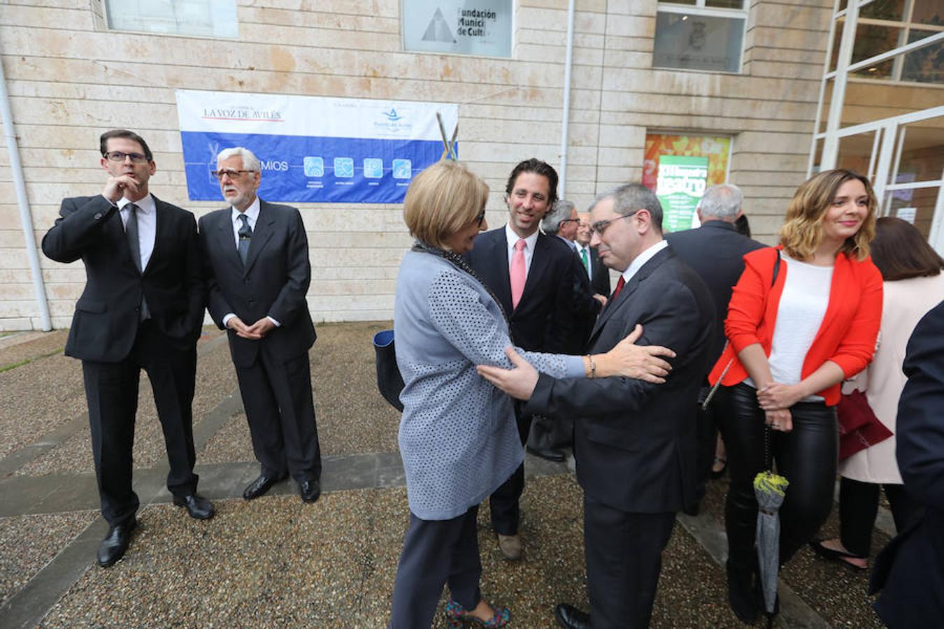 El Auditorio de la Casa de Cultura acogió ayer la Gala de entrega de los Premios de La Voz de Avilés que este año reconoce la trayectoria de Fundación Secretariado General Gitano, Vulcanizados Baldajos, la Escuela de Artes y Oficios y Alba García.