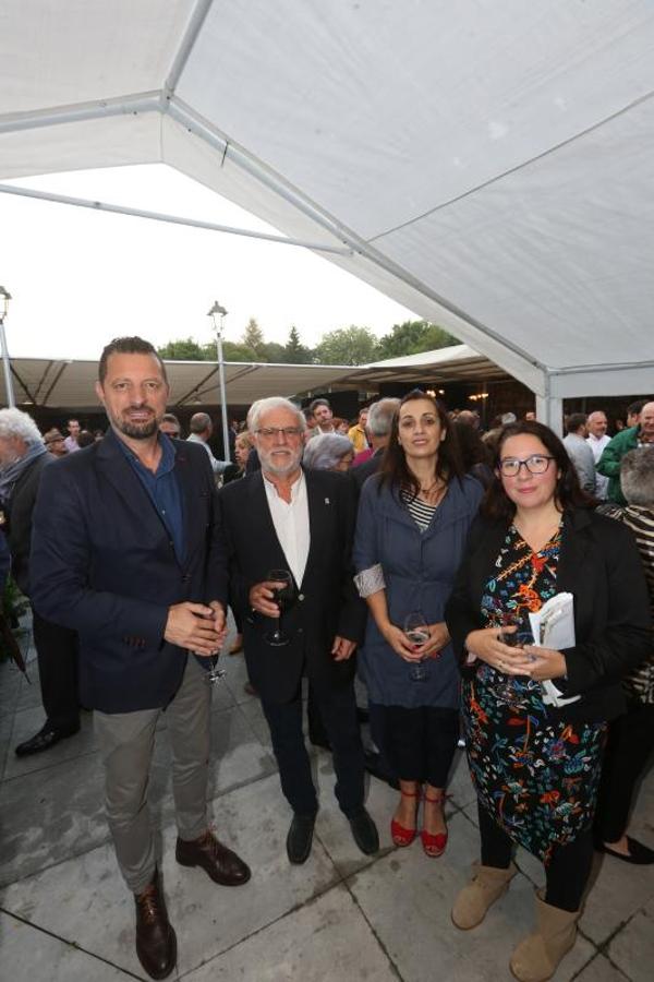 Eloy Alonso, portavoz del Partido Popular en Castrillón, su predecesor, Juan Pablo González-Nuevo, Nuria González-Nuevo y Lourdes López. 