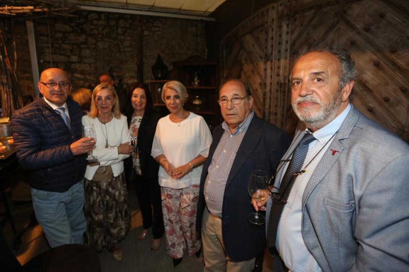 Juan Varela, las hermanas Ángeles, Maribel y Mercedes Jal, Pepe Carril y Juan Ardao.