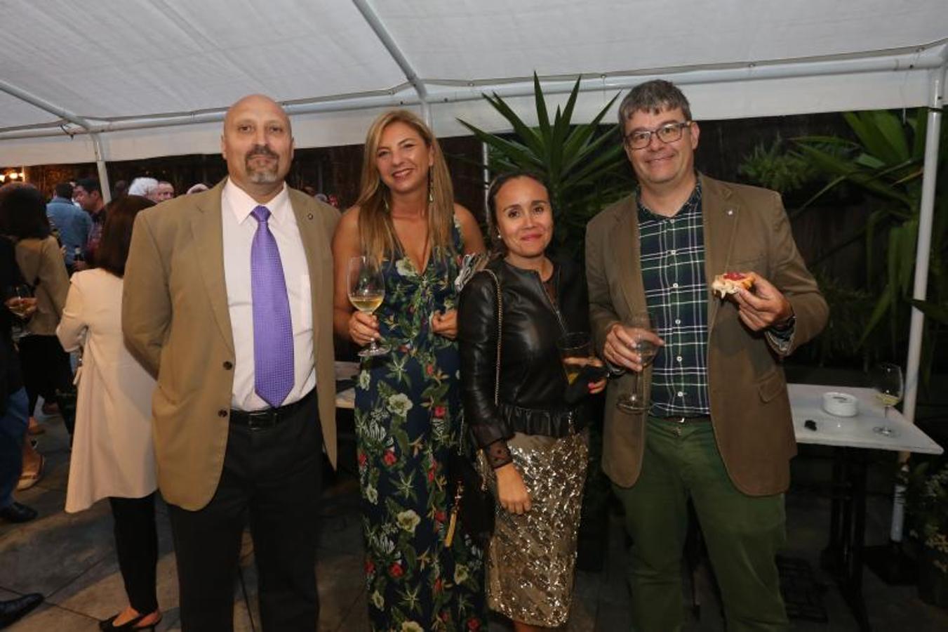 Gregorio Valverde Verdugo, comisario de Avilés, Angélica García, de la Galería Amaga; Eva Granda, de la Cámara de Comercio de Avilés, y Fernando Gascón, profesor de la Universidad de Oviedo.