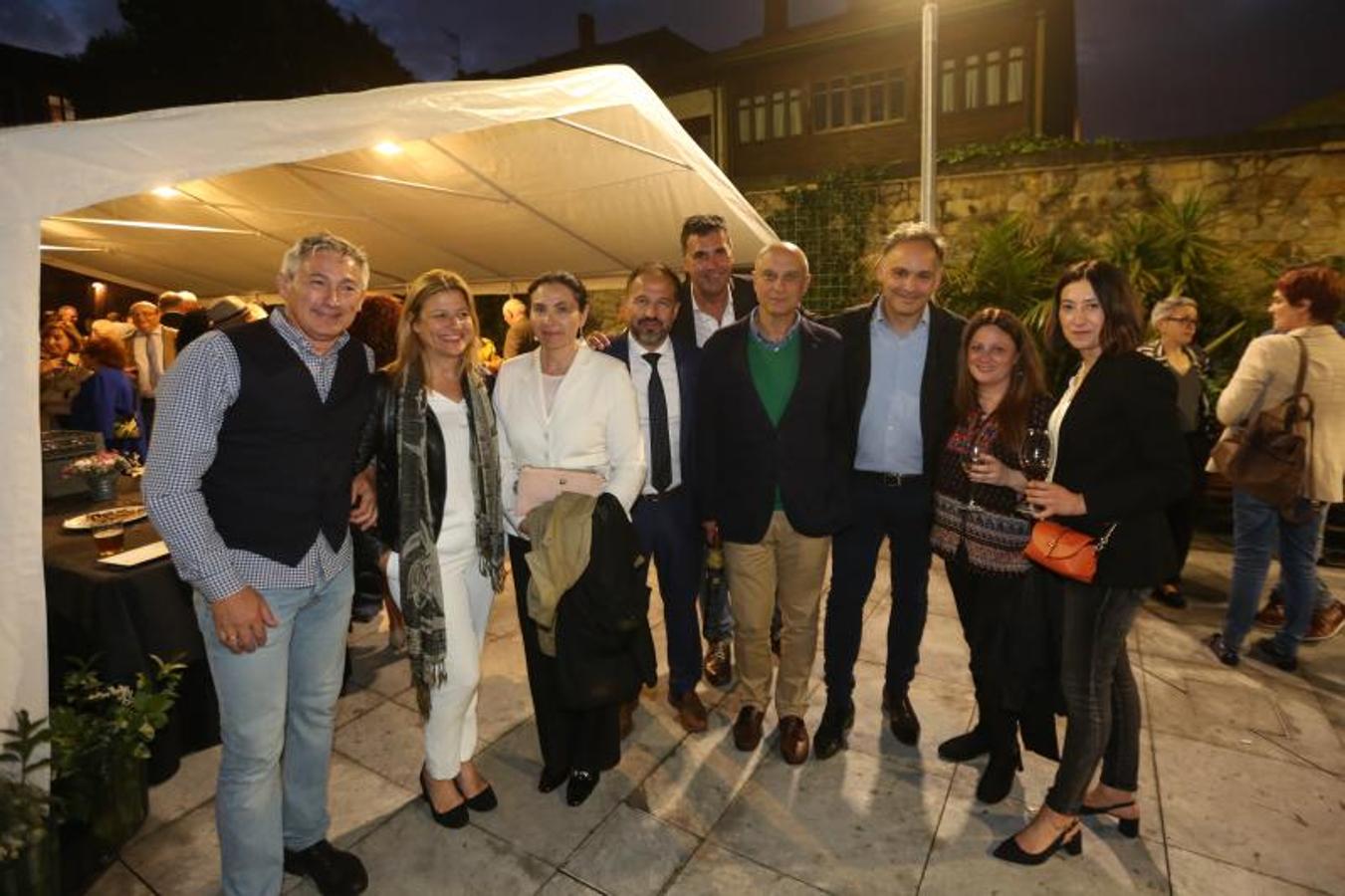 Manuel Fernández, Adela Aranda, Plar Andrés, Víctor Antuña, José Ramón Rodríguez, presidente del Club de Tenis, Gerardo González, presidente de la Atlética Avilesina, Paqui González, de Cruz Roja, Susa Martínez y Juan Bedia.