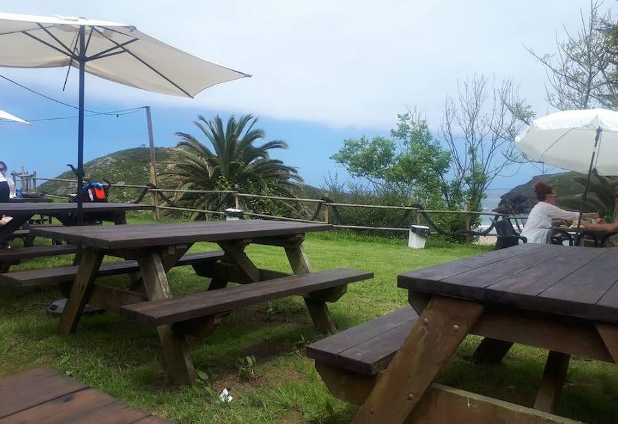 De Oriente a Occidente, los usuarios de TripAdvisor valoran estos diez establecimientos en la playa como los mejores de la región. Chiringuito El Xiglu. Playa de Barro. Llanes.