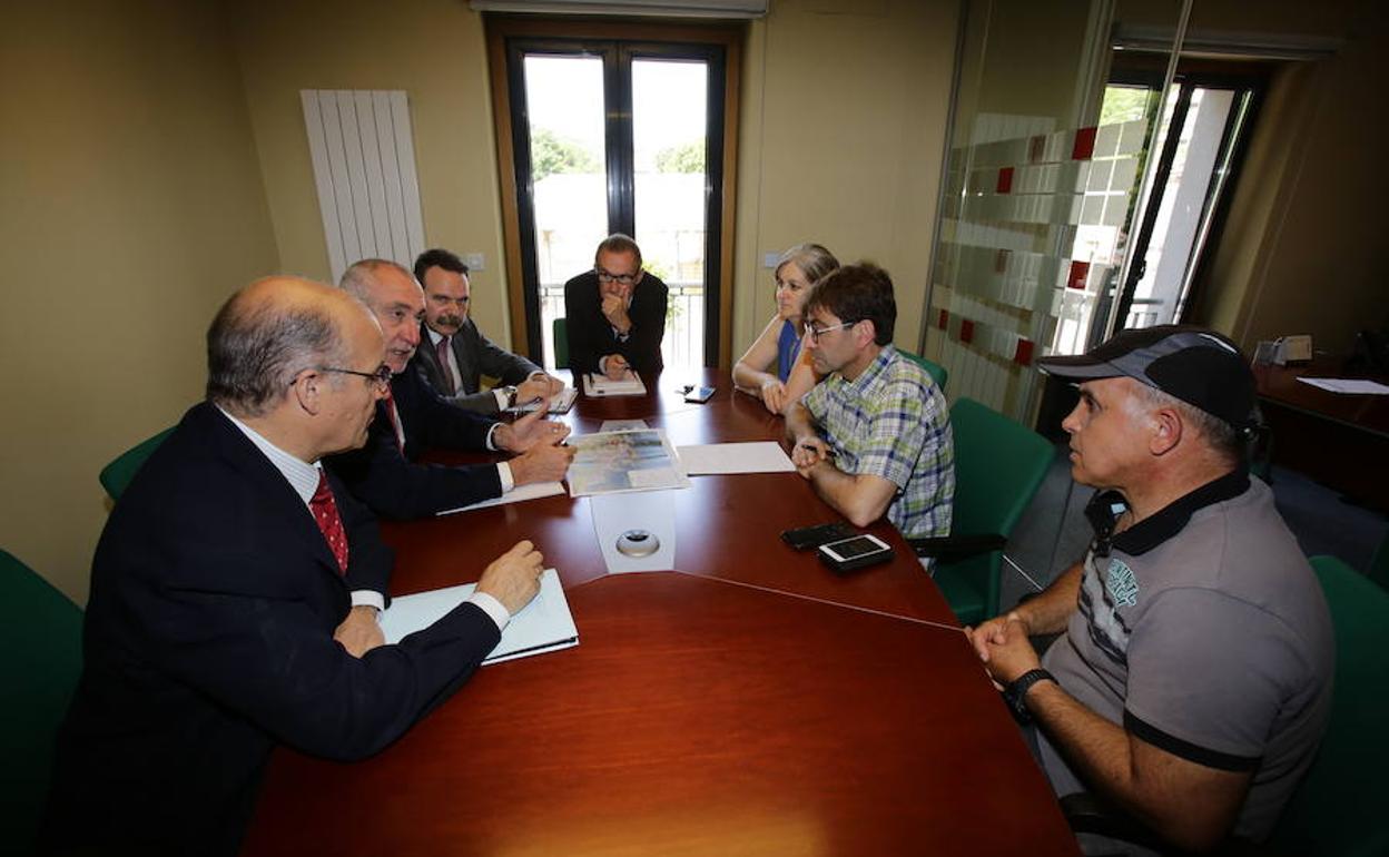 El Principado planea implantar un plan de movilidad en el entorno de Poncebos