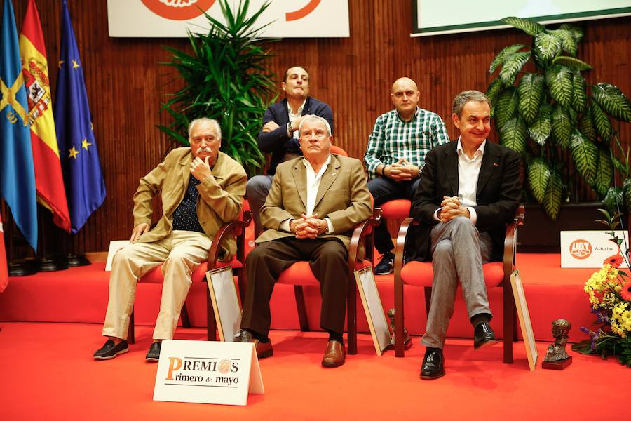 El expresidente del Gobierno José Luis Rodríguez Zapatero ha advertido al futuro jefe del Ejecutivo asturiano, Adrián Barbón, de que «tiene el listón alto» que le deja «un socialista distinto» como Javier Fernández,