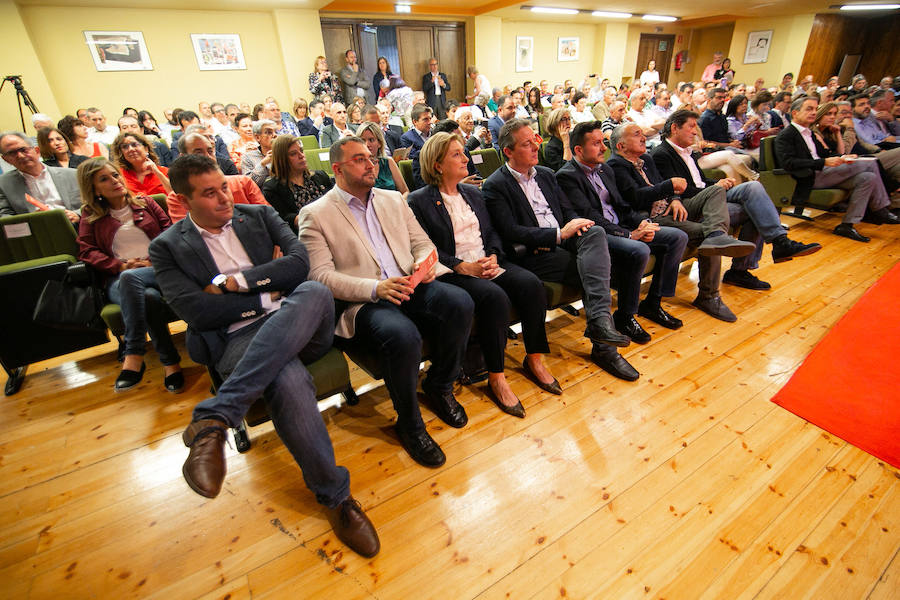 El expresidente del Gobierno José Luis Rodríguez Zapatero ha advertido al futuro jefe del Ejecutivo asturiano, Adrián Barbón, de que «tiene el listón alto» que le deja «un socialista distinto» como Javier Fernández,