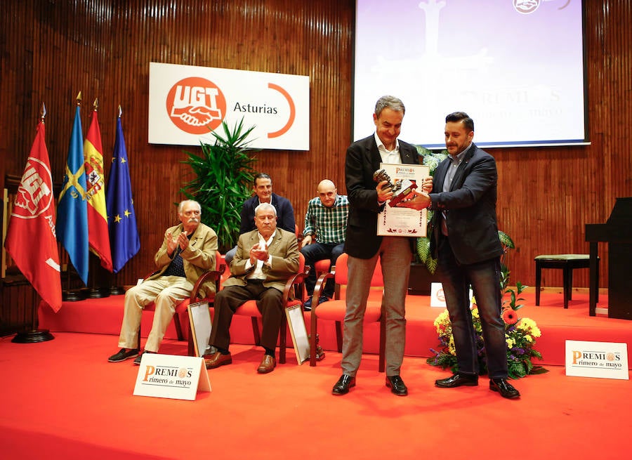 El expresidente del Gobierno José Luis Rodríguez Zapatero ha advertido al futuro jefe del Ejecutivo asturiano, Adrián Barbón, de que «tiene el listón alto» que le deja «un socialista distinto» como Javier Fernández,