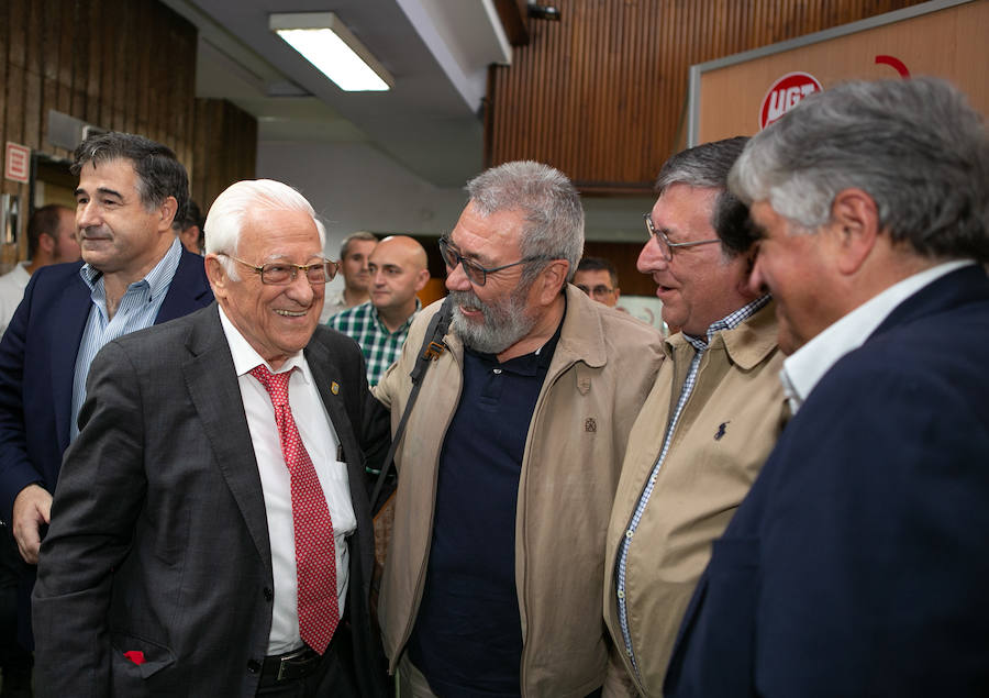 El expresidente del Gobierno José Luis Rodríguez Zapatero ha advertido al futuro jefe del Ejecutivo asturiano, Adrián Barbón, de que «tiene el listón alto» que le deja «un socialista distinto» como Javier Fernández,