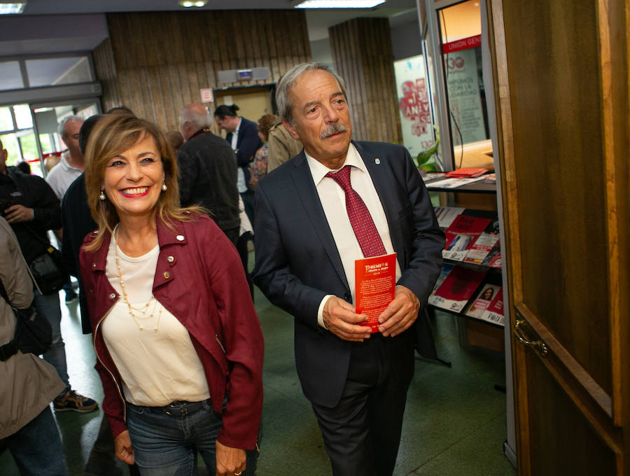 El expresidente del Gobierno José Luis Rodríguez Zapatero ha advertido al futuro jefe del Ejecutivo asturiano, Adrián Barbón, de que «tiene el listón alto» que le deja «un socialista distinto» como Javier Fernández,