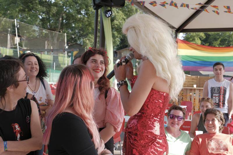 En Gijón el 'Orgullín del Norte' daba el pistoletazo de salida con el desfile gijonés que arrancó a las 17 horas del paseo de Begoña bajo el lema 'Ley integral trans ya'.