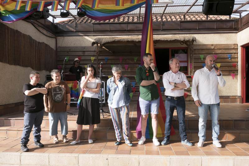 En Gijón el 'Orgullín del Norte' daba el pistoletazo de salida con el desfile gijonés que arrancó a las 17 horas del paseo de Begoña bajo el lema 'Ley integral trans ya'.