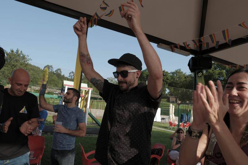 En Gijón el 'Orgullín del Norte' daba el pistoletazo de salida con el desfile gijonés que arrancó a las 17 horas del paseo de Begoña bajo el lema 'Ley integral trans ya'.