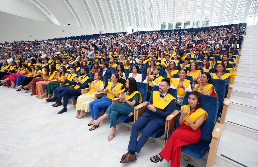 Al acto, celebrado en el Palacio de Congresos de la capital del Principado ha acudido el consejero de Sanidad Francisco del Busto. 