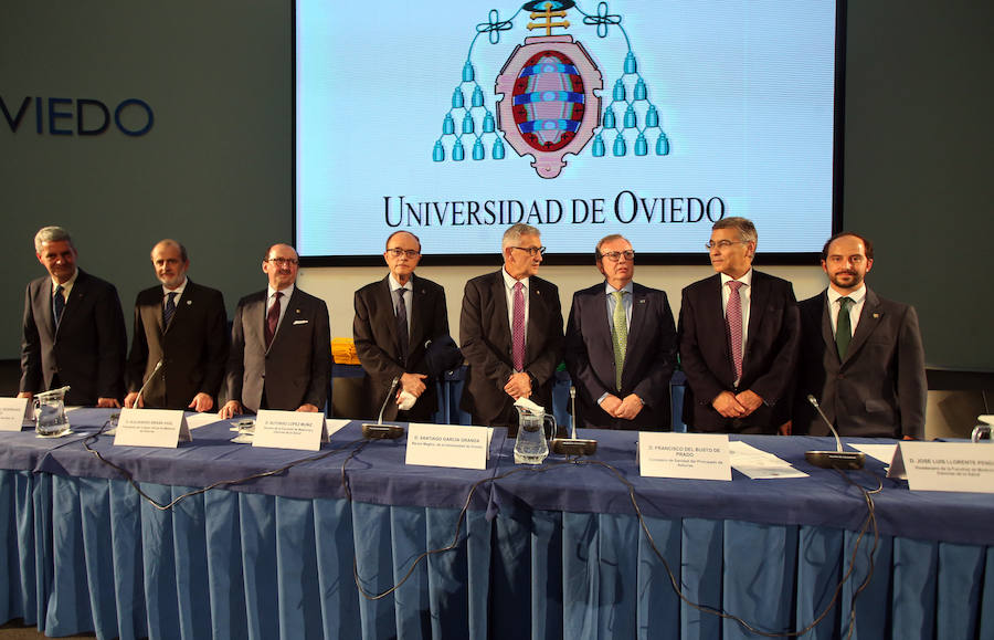 Al acto, celebrado en el Palacio de Congresos de la capital del Principado ha acudido el consejero de Sanidad Francisco del Busto. 