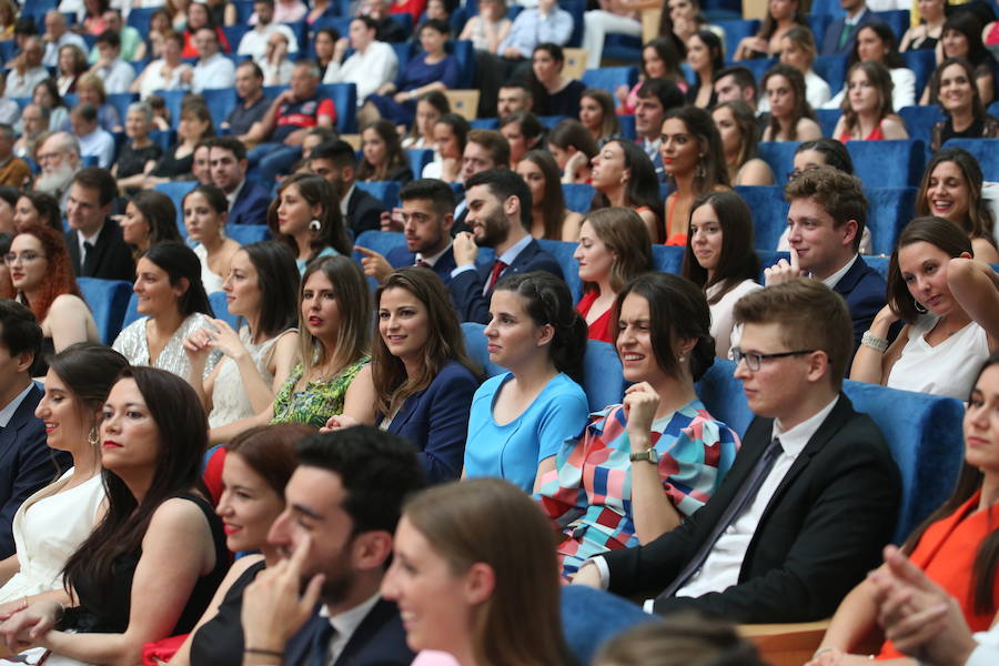Al acto, celebrado en el Palacio de Congresos de la capital del Principado ha acudido el consejero de Sanidad Francisco del Busto. 
