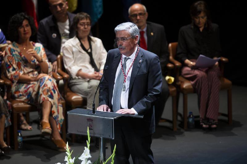 Los galardonados posan en el Teatro Jovellanos de Gijón. 