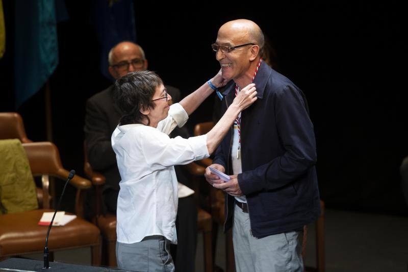 Los galardonados posan en el Teatro Jovellanos de Gijón. 