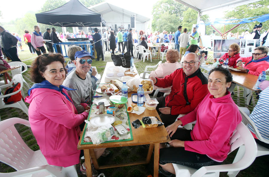 Multitudinaria misa en El Naranco, Oviedo. 