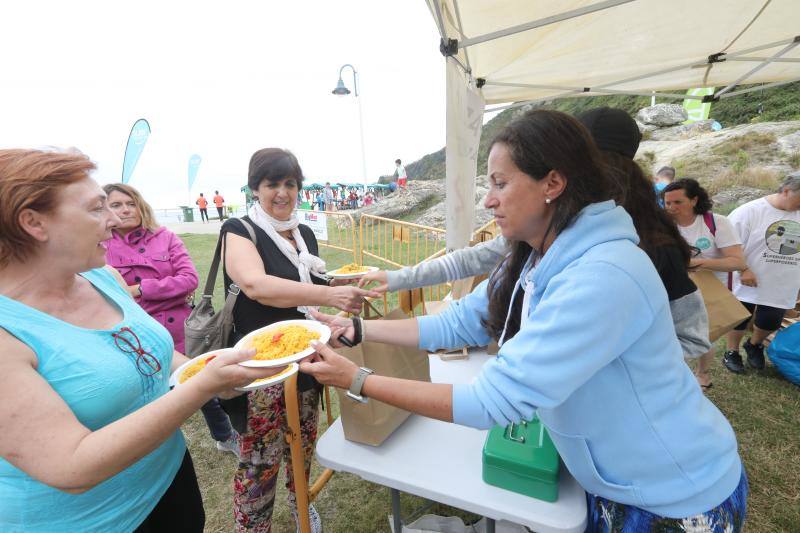 Más de ochenta niños y niñas con discapacidad o en riesgo de exclusión participaron en una jornada surfera para concienciar sobre el cuidado de las playas