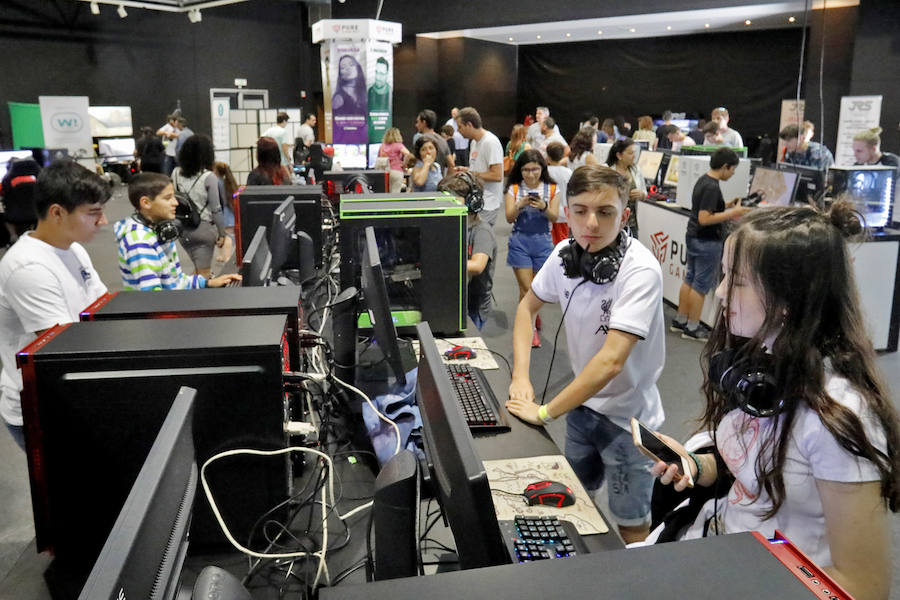 Fortnite, Overwatch o League of Legends son algunos de los juegos que se pueden probar en el pabellón Liberbank del recinto ferial y que están haciendo las delicias entre los visitantes a Metrópoli.