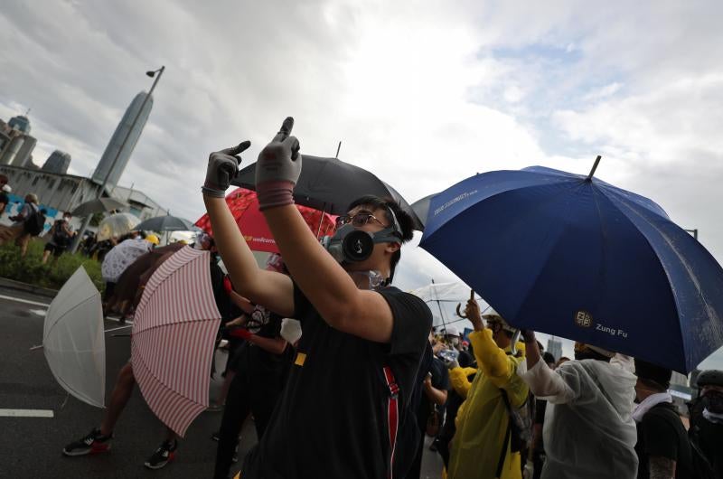 Nueva jornada de movilizaciones en Hong Kong contra la propuesta de Ley de Extradición, que abre la posibilidad de enviar a delincuentes a la China continental. La ola de indignación ha llevado a decenas de manifestante a asaltar el parlamento tras romper las puertas.