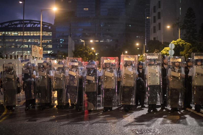 Nueva jornada de movilizaciones en Hong Kong contra la propuesta de Ley de Extradición, que abre la posibilidad de enviar a delincuentes a la China continental. La ola de indignación ha llevado a decenas de manifestante a asaltar el parlamento tras romper las puertas.
