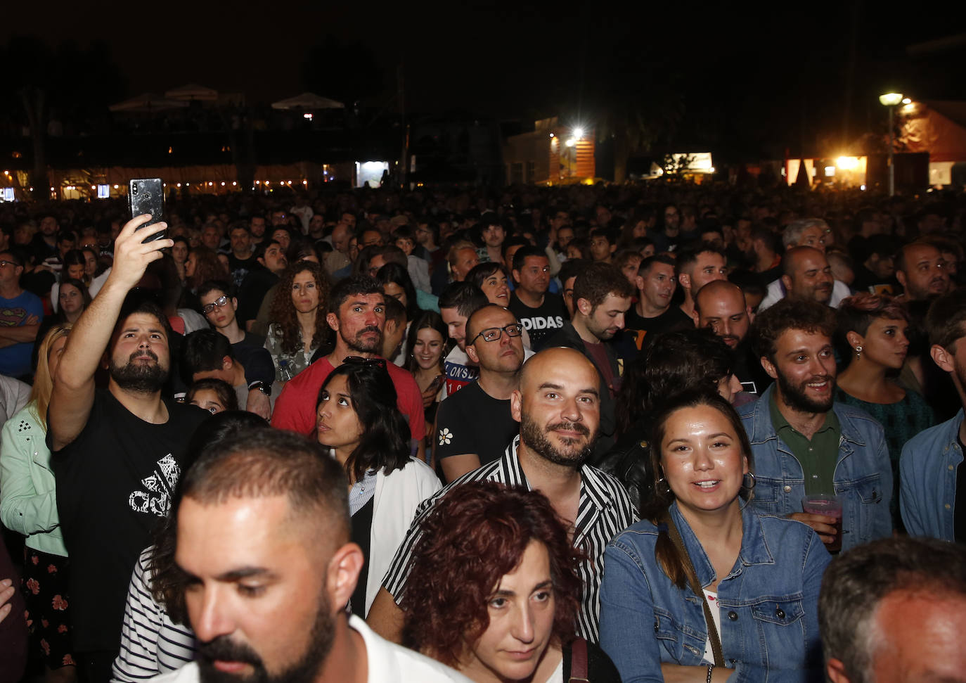  ¡Búscate en entre los asistentes al recital que tuvo como escenario el festival Metrópoli!