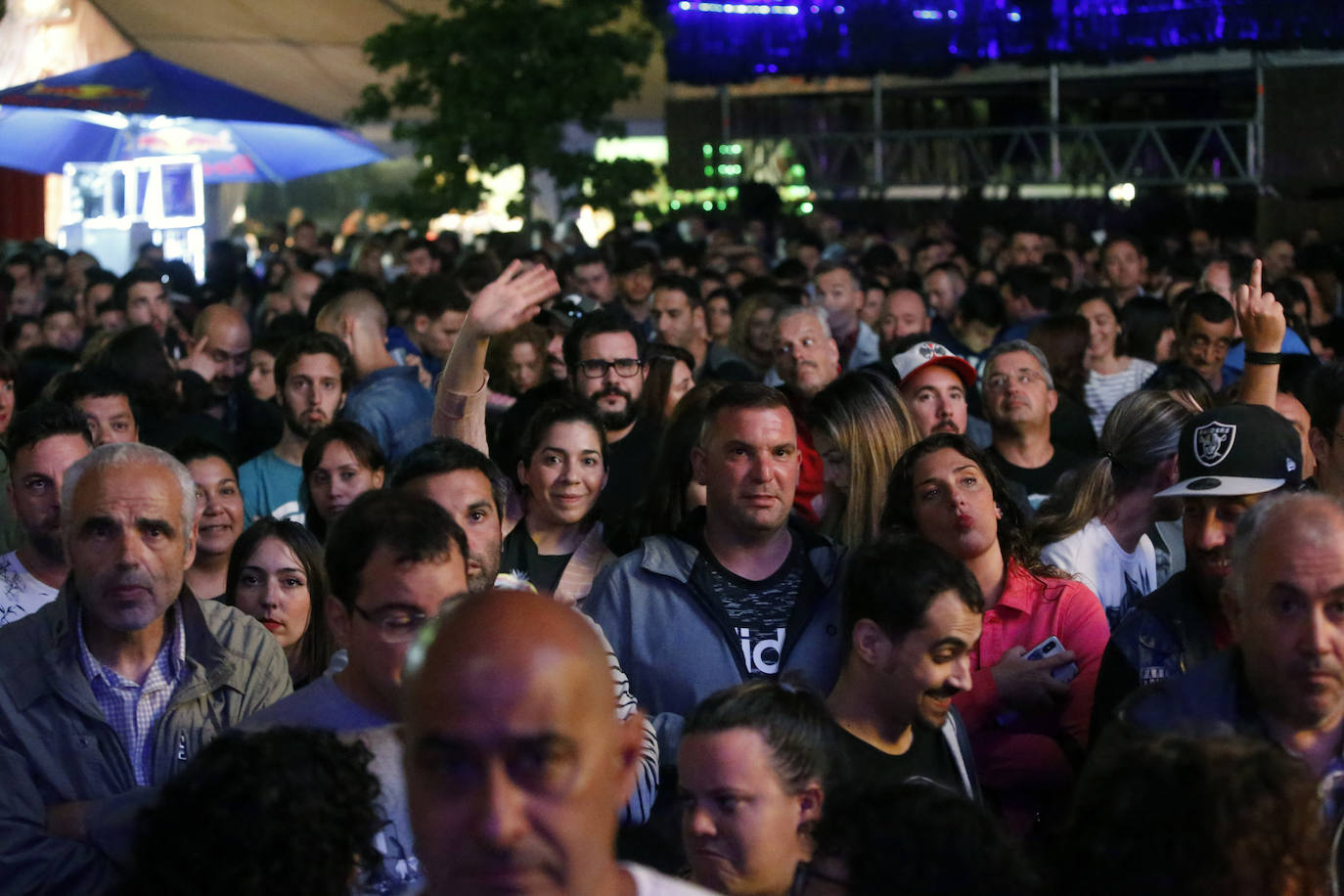  ¡Búscate en entre los asistentes al recital que tuvo como escenario el festival Metrópoli!