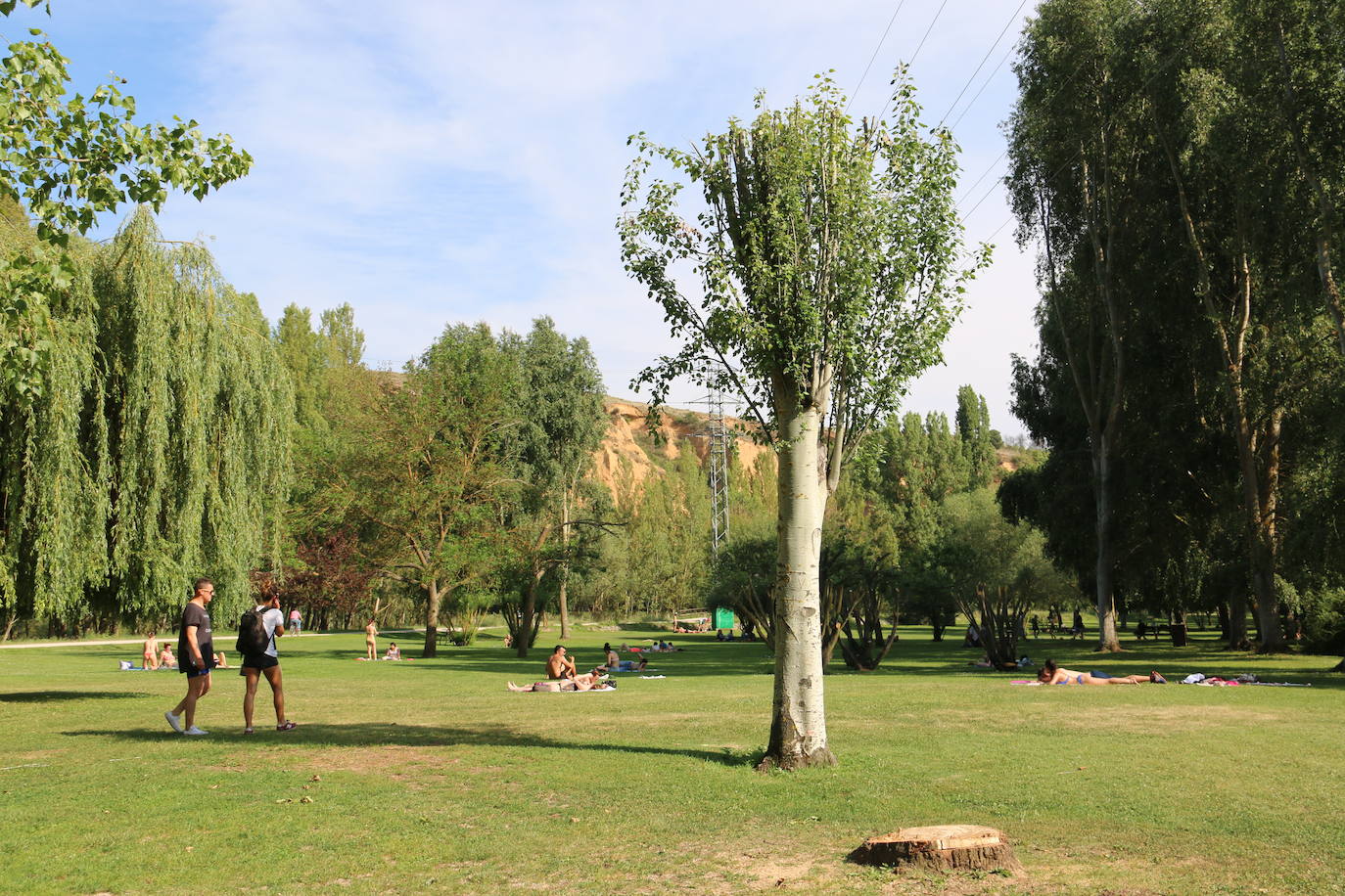 2. León cuenta con una oferta de parques muy amplia y variada. Entre los grandes pulmones de la ciudad se encuentran el Parque Público Monte San Isidro, el Parque del paseo de Papalaguinda y el Parque de la Granja, según el ranking de Holidu.