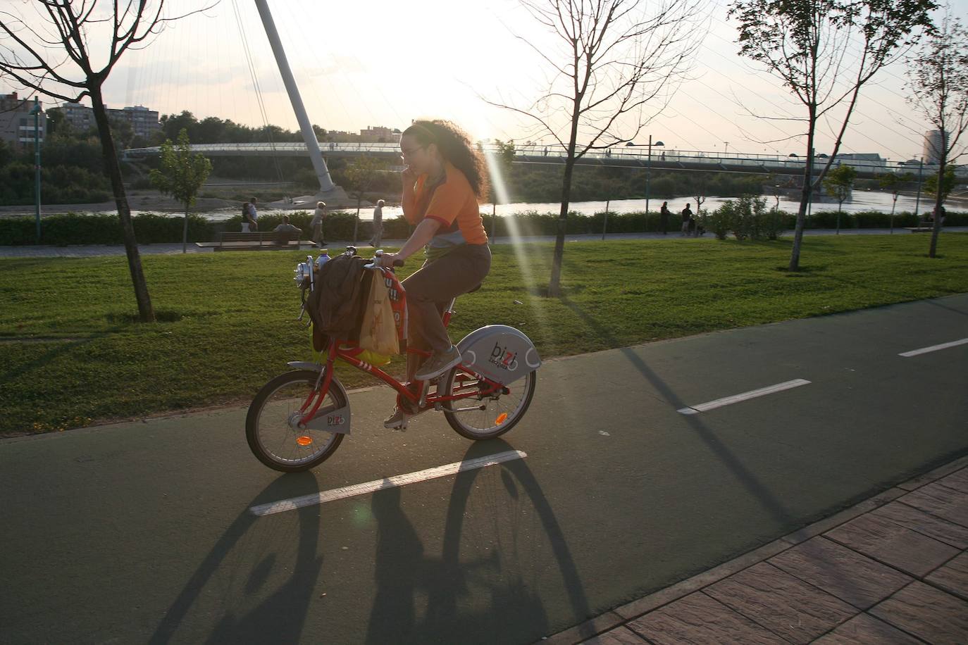 10. En los últimos años Zaragoza ha multiplicado las zonas verdes. Los principales parques son el del Agua Luis Buñuel (1.209.242 m²), el Parque Lineal de Plaza (712.938 m²) y el Parque Grande José Antonio Labordeta (437.973 m²), según el ranking de Holidu.