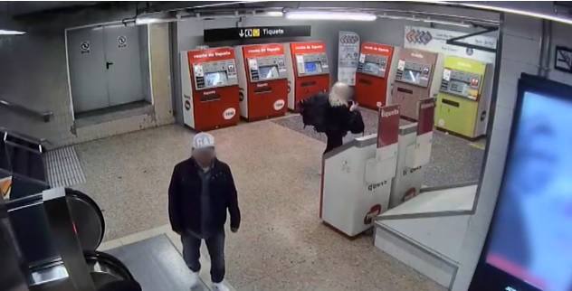 Así es el método del escupitajo para robar a turistas