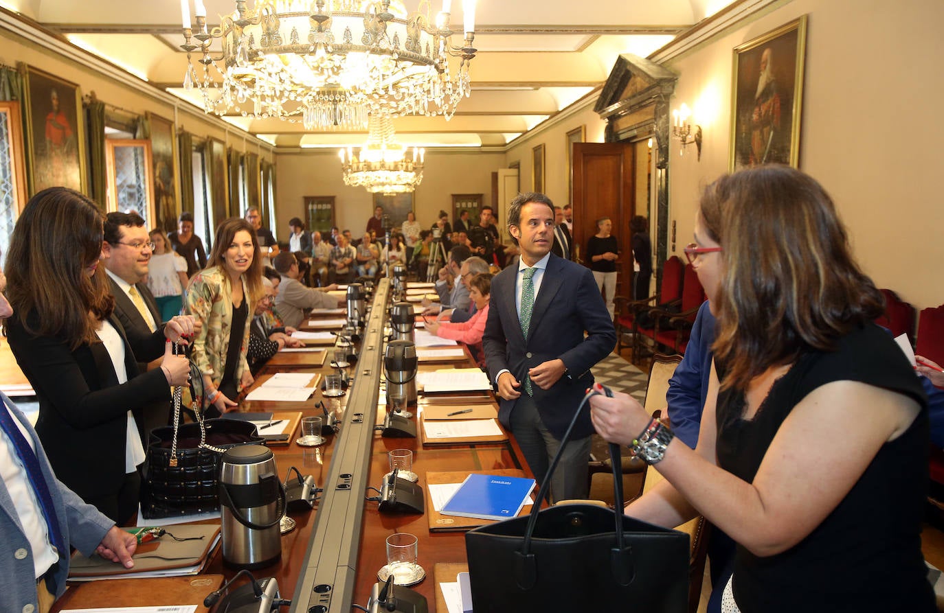 Fotos: Primer pleno del Ayuntamiento de Oviedo