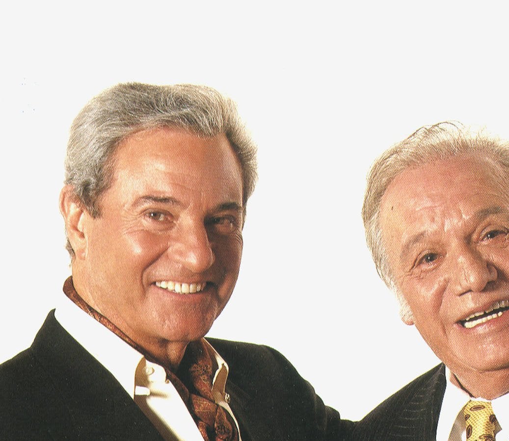 Arturo Fernández está considerado uno de los grandes galanes de la escena española. Muy implicado con su Asturias del alma, a continuación hacemos un repaso fotográfico por su carrera.