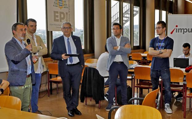 El rector de la Universidad de Oviedo, Santiago García Granda, en la inauguración de el Datathon 2019