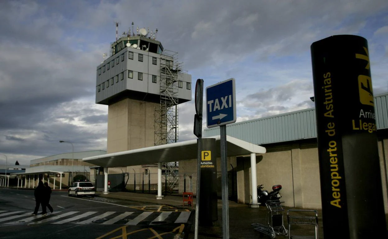 Torre de control del Aeropuerto de Asturias.