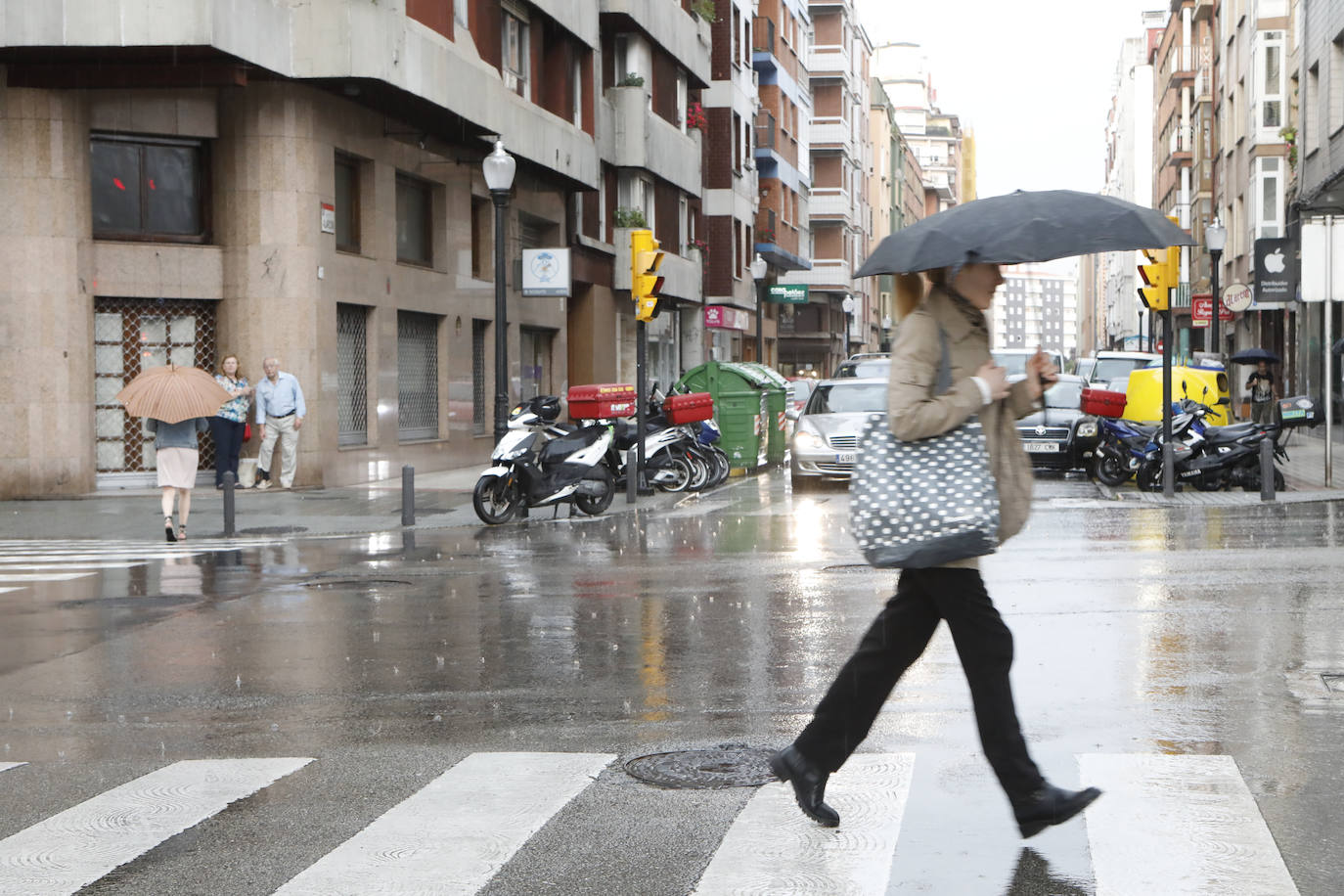 El tiempo no entiende de meses ni estaciones y, en pleno verano, ha descargado granizo sobre la capital del Principado de Asturias 