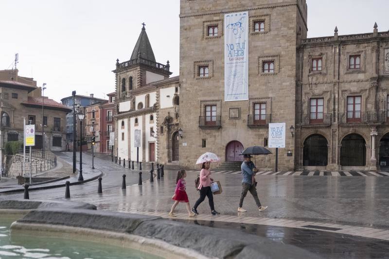 El tiempo no entiende de meses ni estaciones y, en pleno verano, ha descargado granizo sobre la capital del Principado de Asturias 