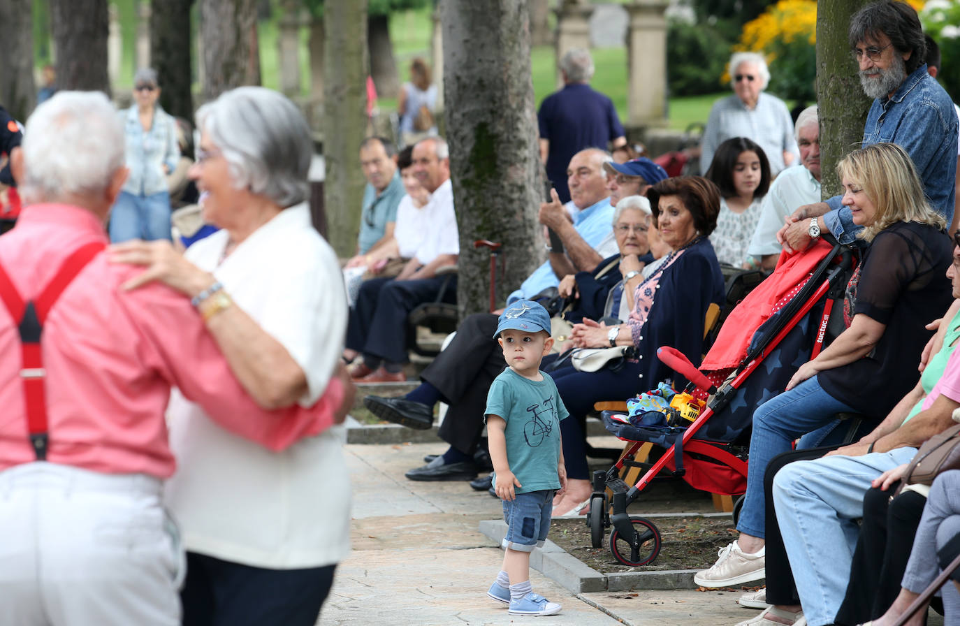 Fotos: Los bailes del Bombé con la Banda de Música Ciudad de Oviedo