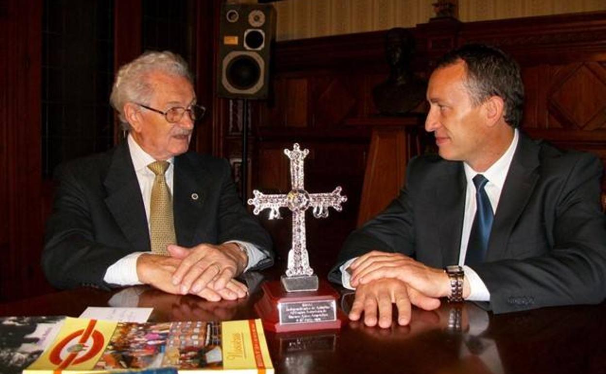 José Antonio Nespral Tirador junto a Miguel Ángel Villalba.